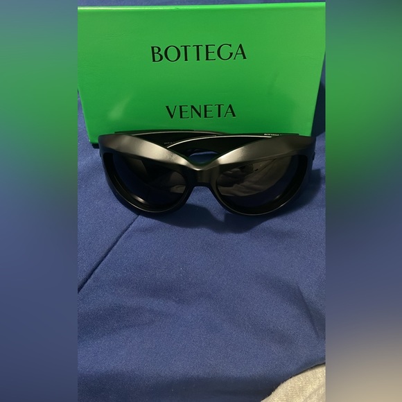 Bottega Veneta Sunglasses - Picture 1 of 2